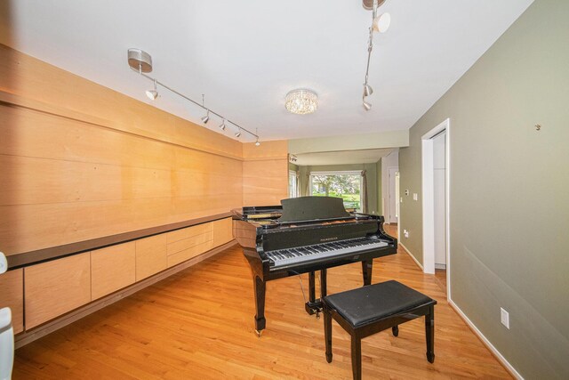 1410 N Folkstone Ct, Ann Arbor, MI 48105 - sitting room featuring rail lighting, light wood-type flooring, and baseboards