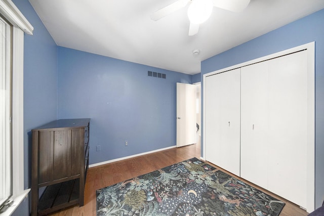 1410 N Folkstone Ct, Ann Arbor, MI 48105 - unfurnished bedroom featuring wood finished floors, a closet, baseboards, and a ceiling fan