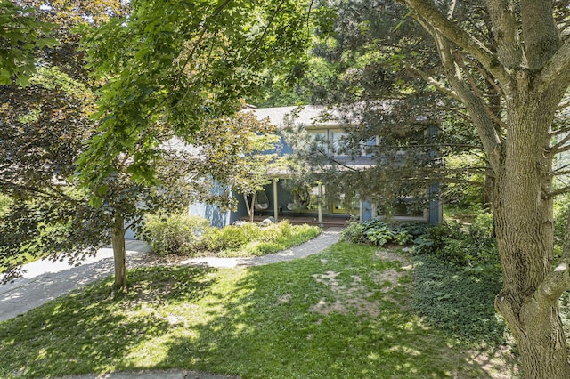 1410 N Folkstone Ct, Ann Arbor, MI 48105 - view of front of home featuring a front yard