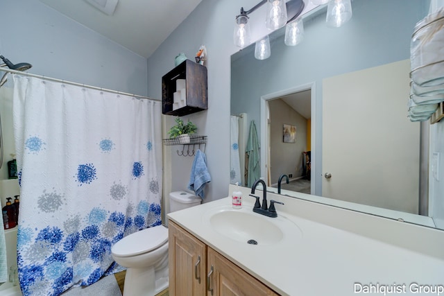 full bathroom with toilet, vanity, vaulted ceiling, and curtained shower