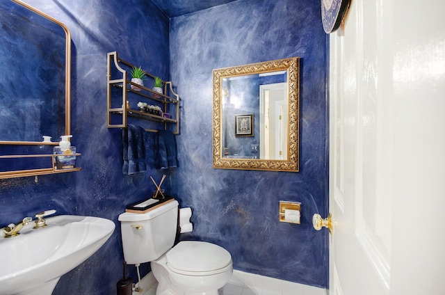 8461 Webster Hills Rd, Dexter, MI 48130 - bathroom featuring a sink, baseboards, toilet, and tile patterned floors