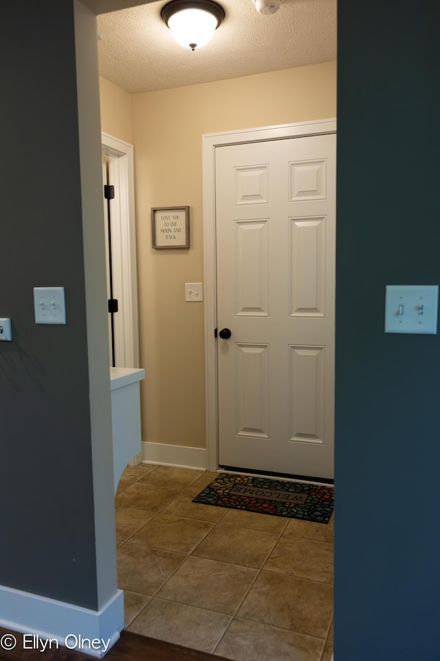 16894 Arbor Way Dr, Nunica, MI 49448 - tiled entrance foyer featuring a textured ceiling and baseboards