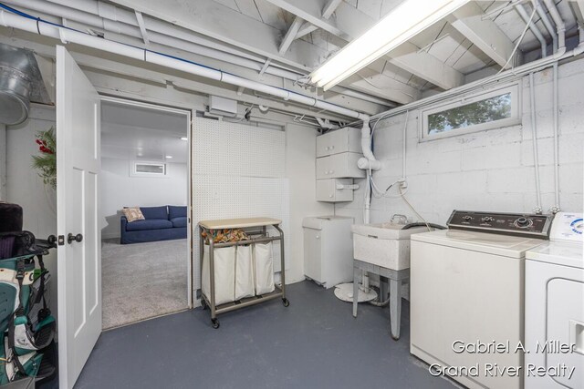washroom with washing machine and dryer