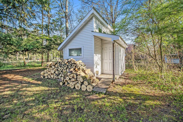 620 N Lakeshore Dr, Ludington, MI 49431 - view of outbuilding with an outdoor structure