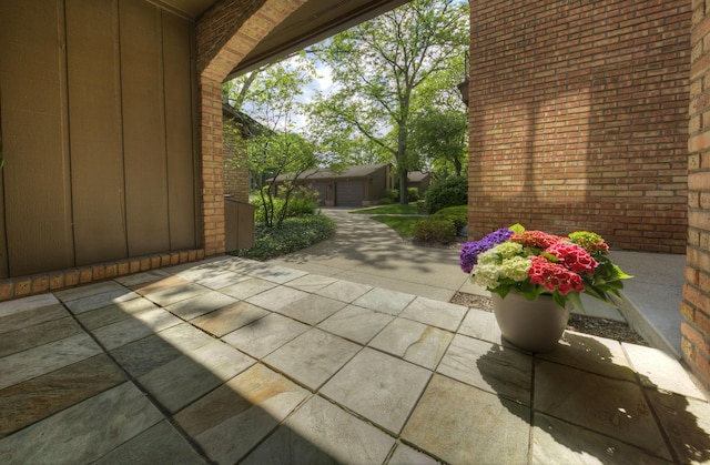 843 Greenhills Dr, Ann Arbor, MI 48105 - view of patio / terrace
