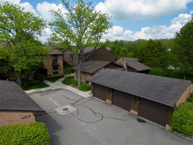 843 Greenhills Dr, Ann Arbor, MI 48105 - view of front facade with a shingled roof