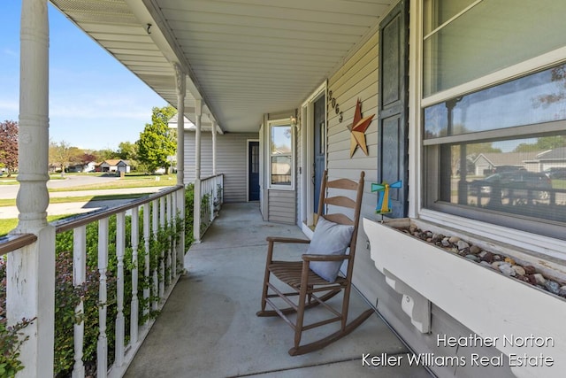 balcony featuring covered porch
