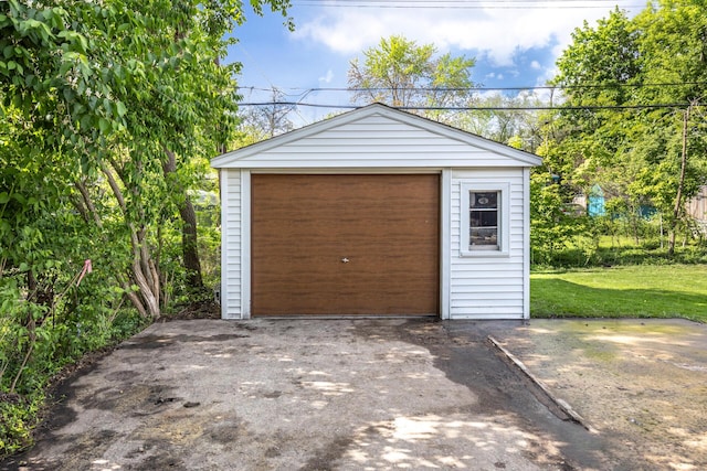 1435 Harpst St, Ann Arbor, MI 48104 - detached garage featuring driveway