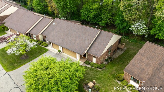aerial view of property and surrounding area
