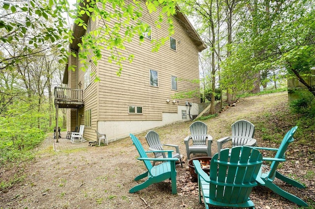 16431 Glassman Rd, Union Pier, MI 49129 - view of yard featuring an outdoor fire pit and a balcony