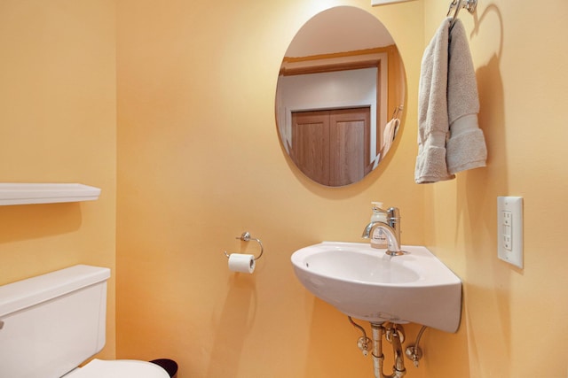 1 Northwick Ct, Ann Arbor, MI 48105 - half bath with toilet and a sink