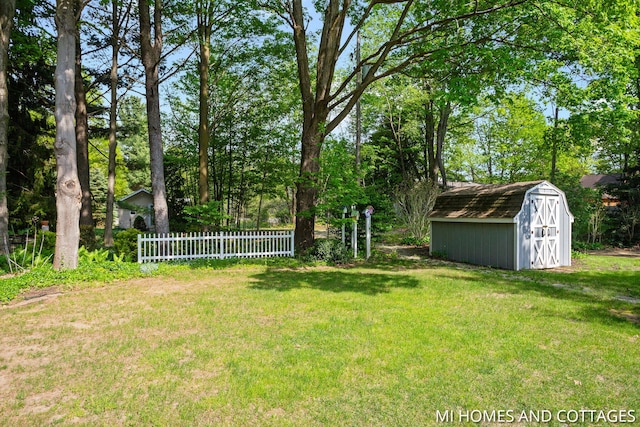 3760 Lakeshore Dr, Holland, MI 49424 - view of yard