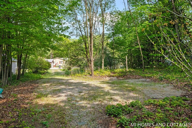 3760 Lakeshore Dr, Holland, MI 49424 - view of yard
