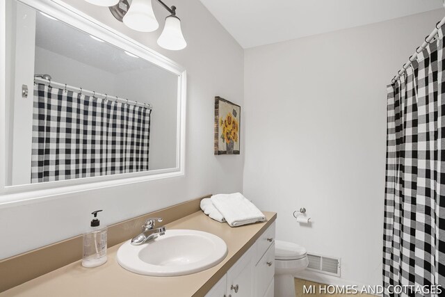 3760 Lakeshore Dr, Holland, MI 49424 - bathroom with vanity, toilet, and curtained shower