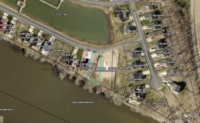 600 Swan River Dr, Benton Harbor, MI 49022