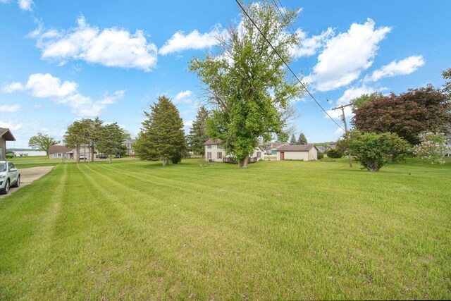 111 E Princess Dr, Brooklyn, MI 49230