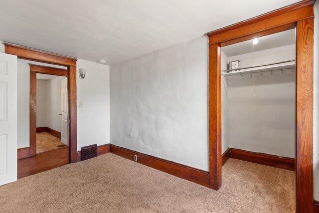 604 Edgewood St, Jackson, MI 49202 - unfurnished bedroom featuring carpet flooring, a closet, and baseboards