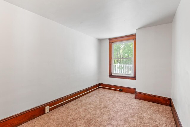 604 Edgewood St, Jackson, MI 49202 - carpeted empty room with baseboards
