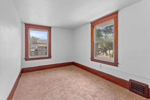 604 Edgewood St, Jackson, MI 49202 - empty room featuring carpet floors and baseboards
