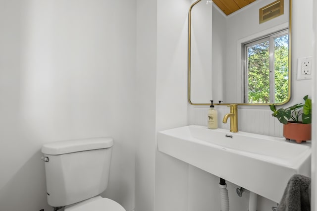520 N W St, Coloma, MI 49038 - half bathroom featuring toilet