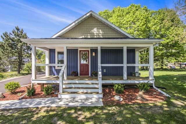 3401 Hicks Ave, Benton Harbor, MI 49022 - bungalow-style home with a front lawn and covered porch