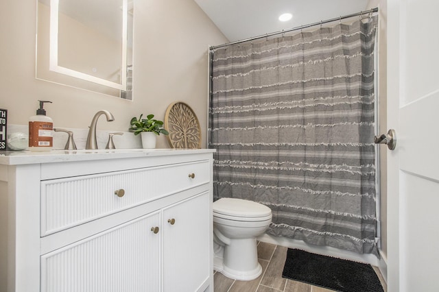 3401 Hicks Ave, Benton Harbor, MI 49022 - full bath with toilet, vanity, and a shower with shower curtain