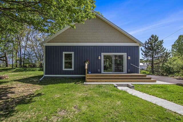 3401 Hicks Ave, Benton Harbor, MI 49022 - back of house with a yard