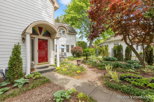 404 N Shore Dr, South Haven, MI 49090 - view of entrance to property