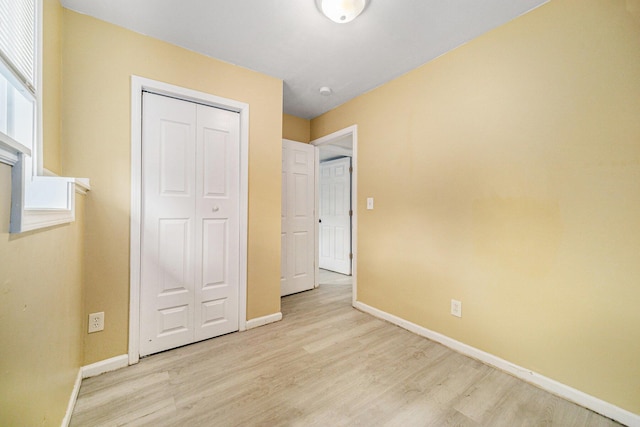 550 1st Ave, Ypsilanti, MI 48197 - unfurnished bedroom featuring light wood-type flooring, baseboards, and a closet