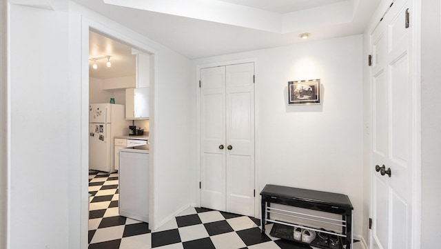 1050 Wall St Unit 2C, Ann Arbor, MI 48105 - corridor featuring light floors
