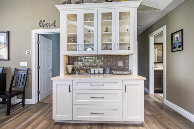 14776 Park Ct, Grand Haven, MI 49417 - bar area with dark wood finished floors, tasteful backsplash, and baseboards