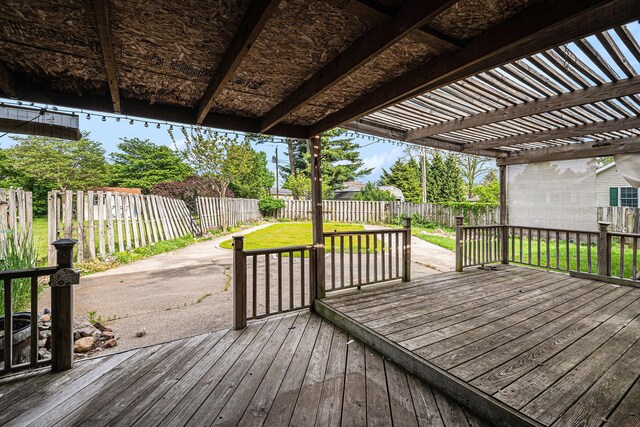 823 W Park Dr, Niles, MI 49120 - deck with a pergola and a patio