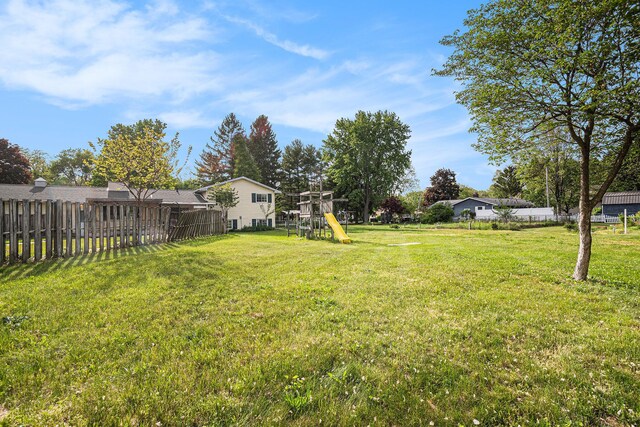 823 W Park Dr, Niles, MI 49120 - view of yard featuring a playground