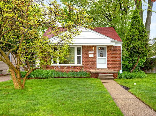23165 Church St, Oak Park, MI 48237 - bungalow with brick siding and a front lawn
