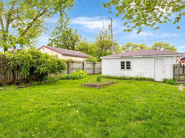 23165 Church St, Oak Park, MI 48237 - view of yard
