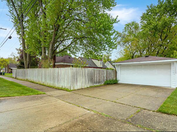 23165 Church St, Oak Park, MI 48237 - view of detached garage