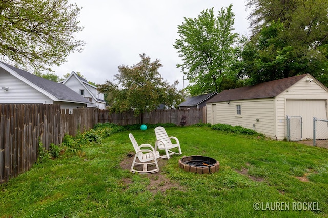 839 Joslin St SE, Grand Rapids, MI 49507 - view of yard with a fire pit