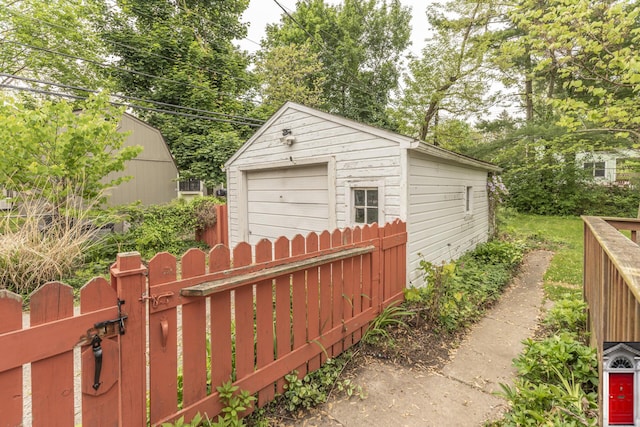 1506 Chandler Rd, Ann Arbor, MI 48105 - view of yard featuring a gate, an outdoor structure, and a detached garage