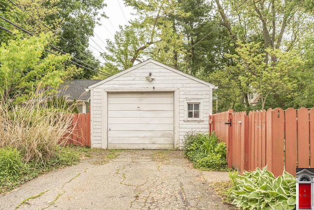 1506 Chandler Rd, Ann Arbor, MI 48105 - detached garage with asphalt driveway