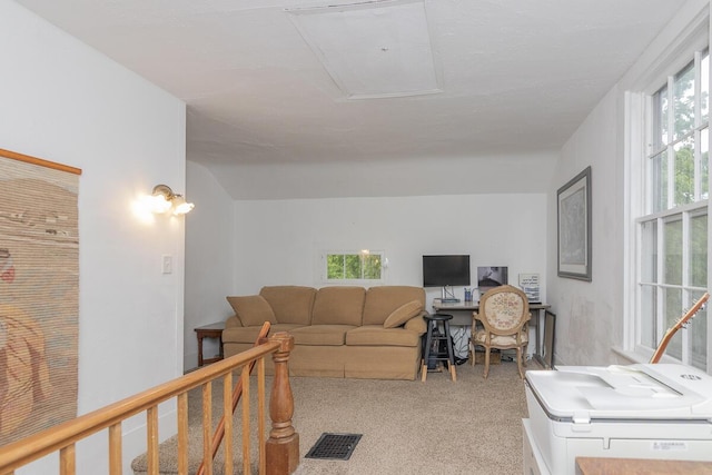 7610 W Kl Ave, Kalamazoo, MI 49009 - living area with light carpet