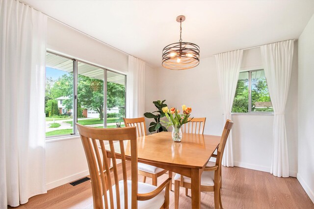 515 Springfield Cir, Niles, MI 49120 - dining room featuring light wood-style flooring, baseboards, and a chandelier