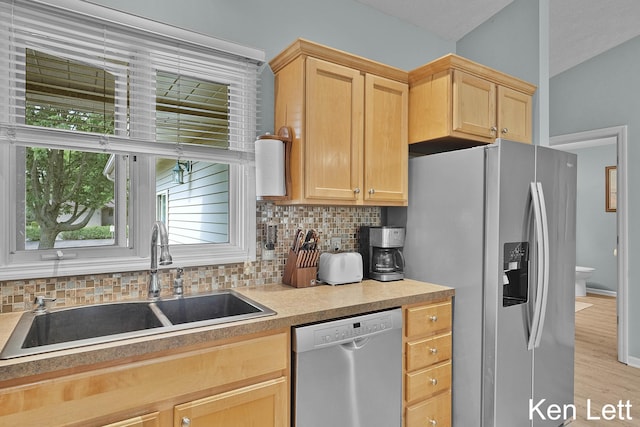 936 Amber View Dr SW Unit 160, Byron Center, MI 49315 - kitchen with stainless steel appliances, a sink, light brown cabinetry, tasteful backsplash, and light wood-type flooring