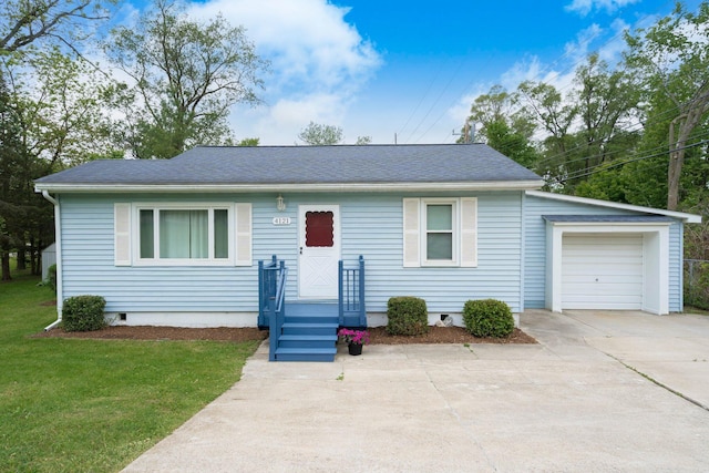 4121 Quebec St, Auburn Hills, MI 48326 - view of front of home with driveway, crawl space, a front yard, and a garage