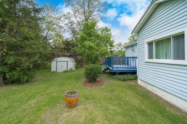 4121 Quebec St, Auburn Hills, MI 48326 - view of grassy yard with a deck
