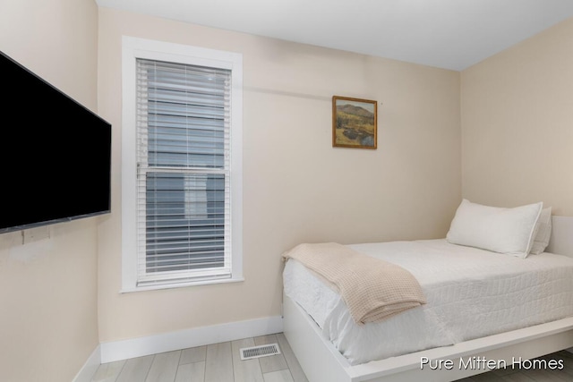 912 Arianna St NW, Grand Rapids, MI 49504 - bedroom featuring baseboards