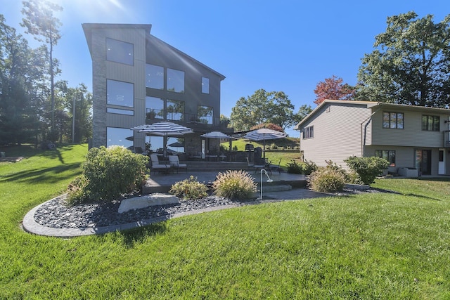 104 Highview Ct, Brooklyn, MI 49230 - back of property featuring a patio area, a yard, and a balcony