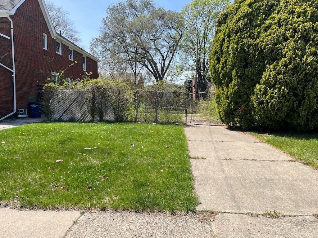 17161 Wisconsin St, Detroit, MI 48221