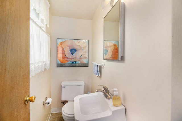 3146 Wolverine Dr, Ann Arbor, MI 48108 - bathroom with toilet, a sink, and baseboards