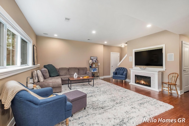 535 N Creek Ct NE, Rockford, MI 49341 - living area featuring dark wood-type flooring, baseboards, recessed lighting, and a glass covered fireplace