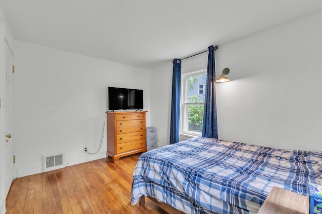 710 S 1st St, Ann Arbor, MI 48103 - bedroom with light wood-style floors and baseboards